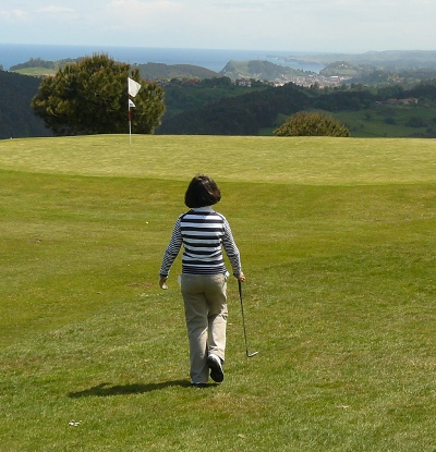 Jugando al golf